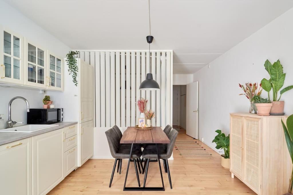 Luxury - Family Friendly - - Cozy- Balcony Copenhagen